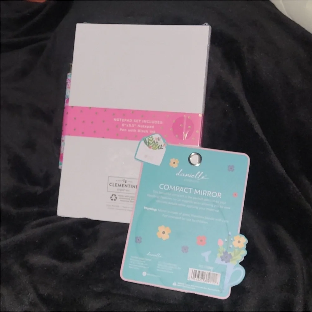 ❤️💕Mom Boss Stationary Set Pen & Compact Mirror 💋